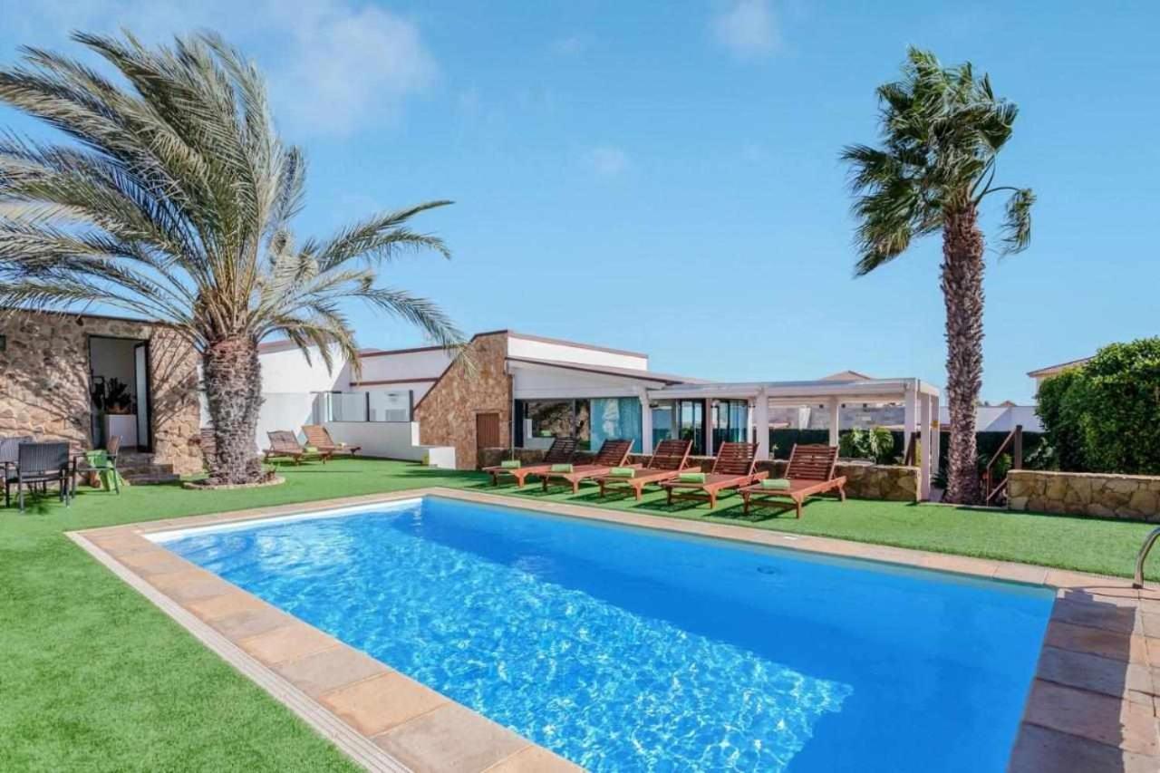 Villa Cobas Con Piscina Y Privada Triquivijate Extérieur photo