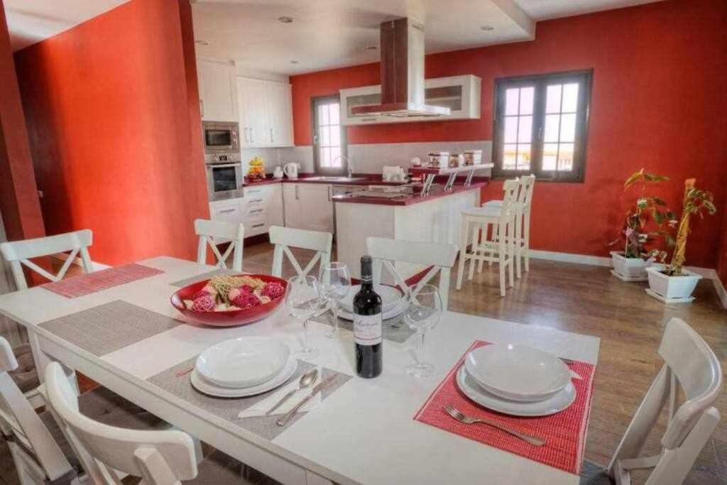 Villa Cobas Con Piscina Y Privada Triquivijate Extérieur photo