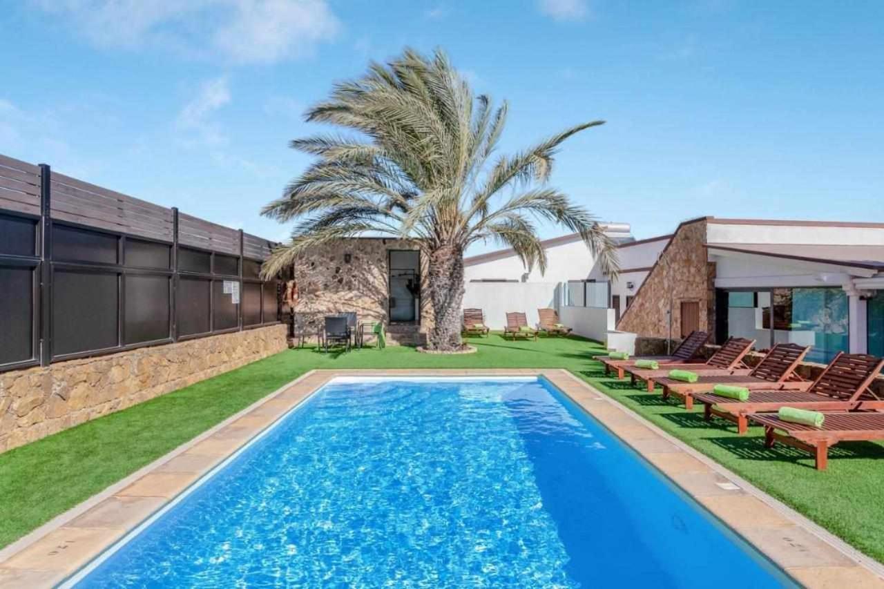 Villa Cobas Con Piscina Y Privada Triquivijate Extérieur photo